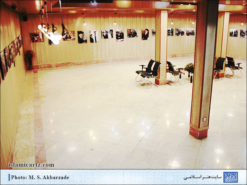 گزارش تصویری/ نمایشگاه عکس «در خلوت خورشید» در قم
